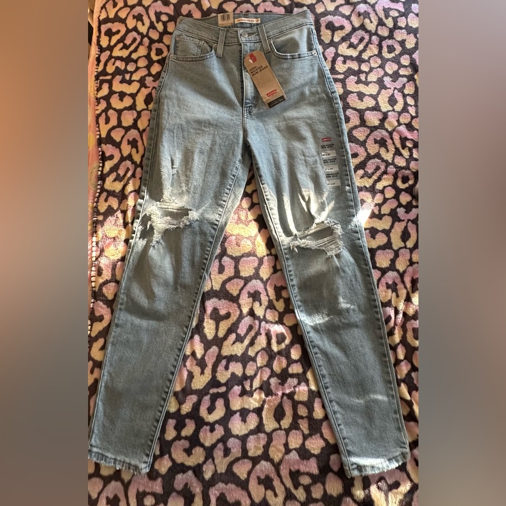 Levi’s High Wasted Mom Jeans
